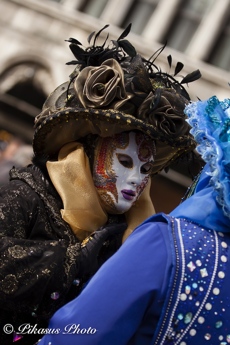Scopri il volo dell'angelo: magia e tradizione al carnevale di Venezia 2024