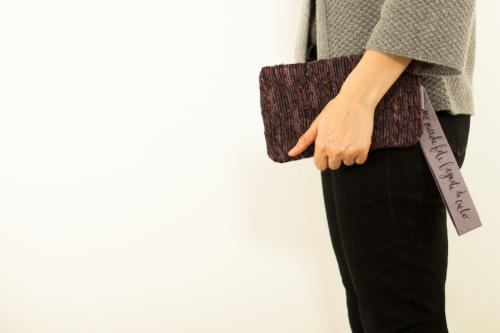 Pochette personalizzata lana viola, elegante con scritta